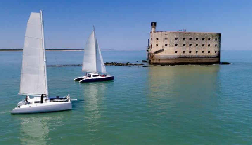 Balade commentée autour de Fort Boyard en catamaran